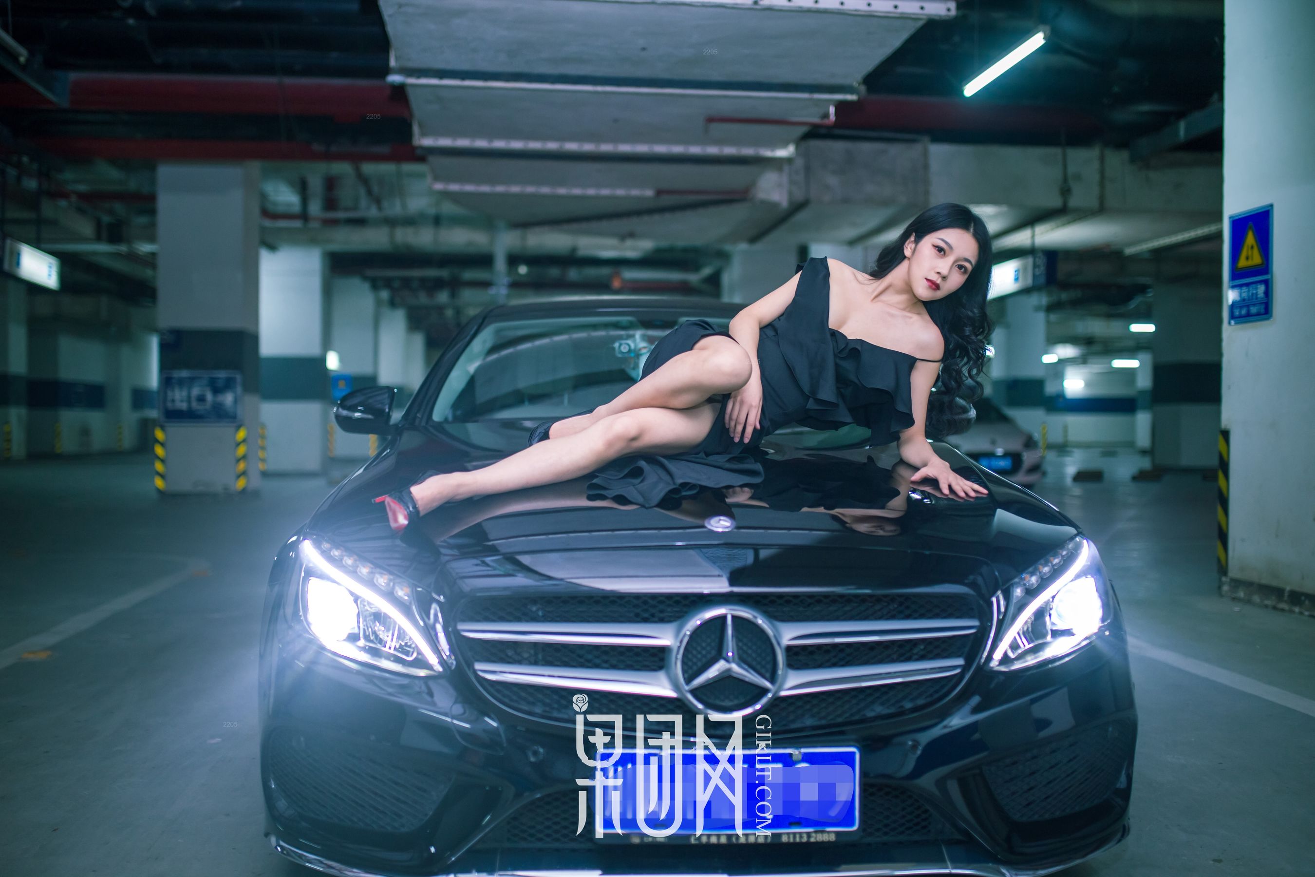 Weiwei Beauty VS luxury car, which one do you choose Fruit Group Girlt No. 107