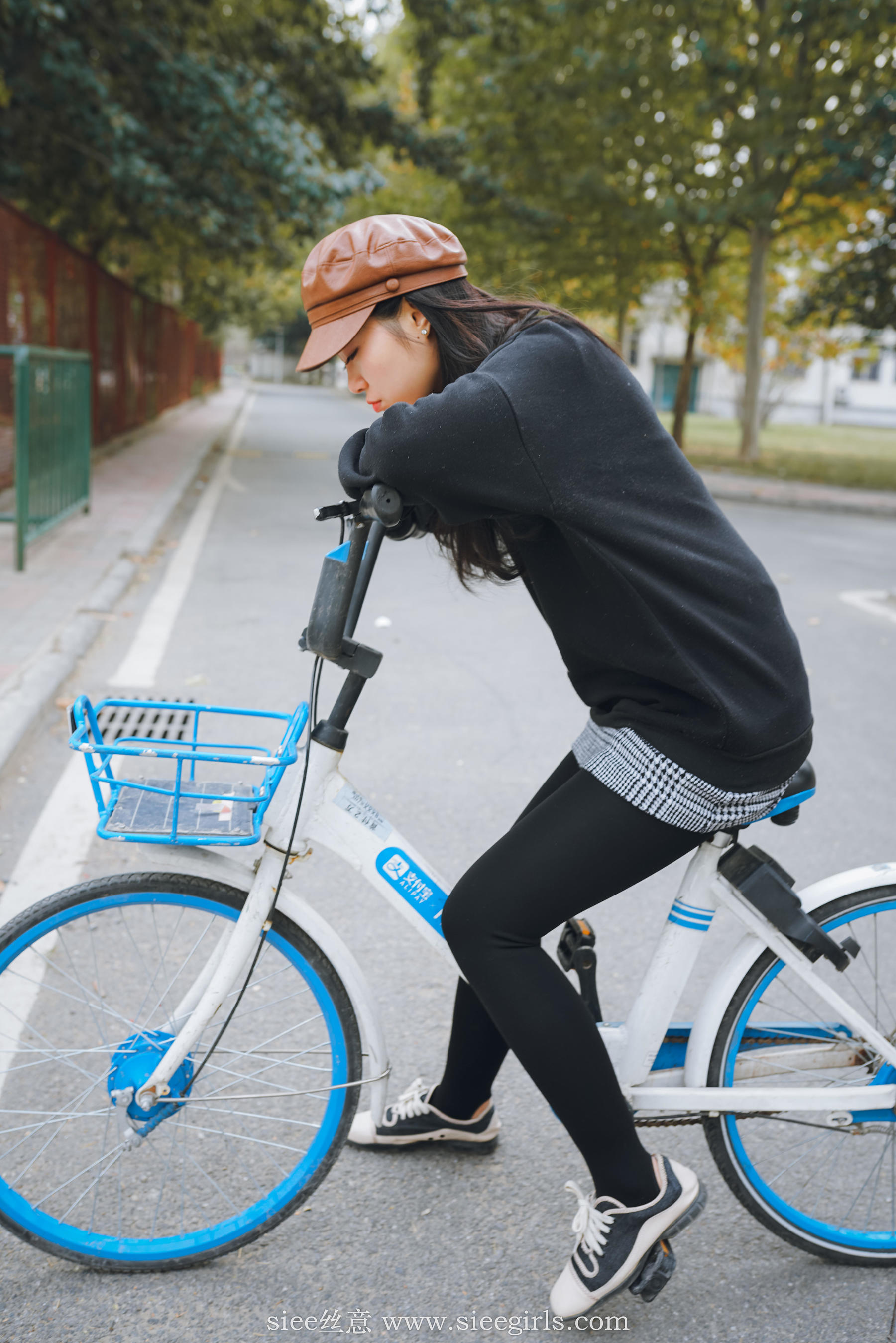 Si Yi Siee The romantic sisters of the bear