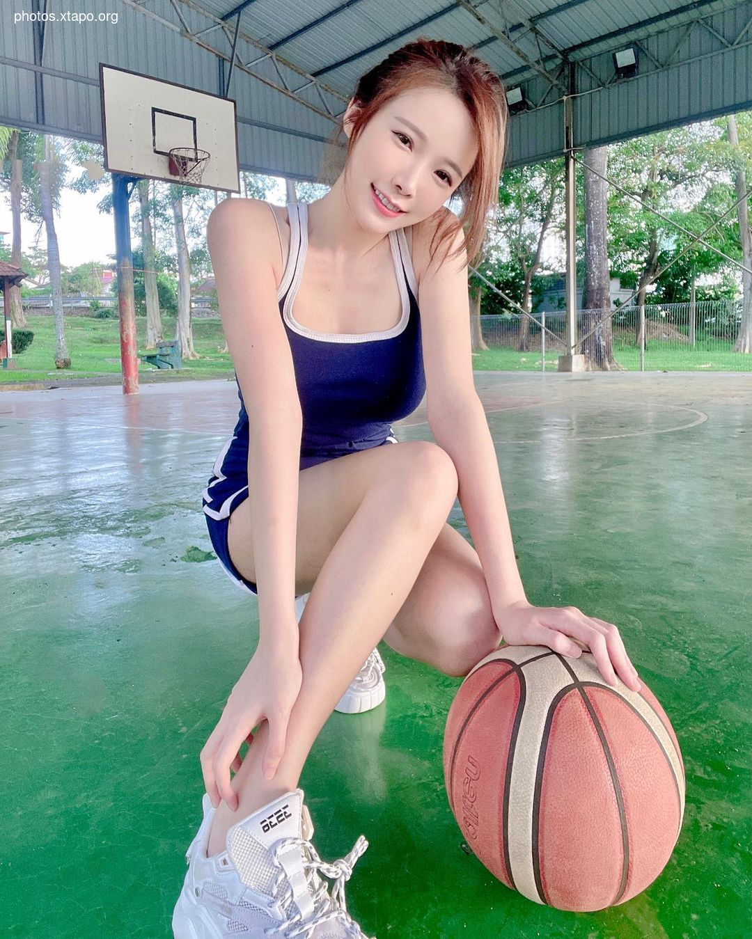 , DJ Amber Na Blue Star Lei