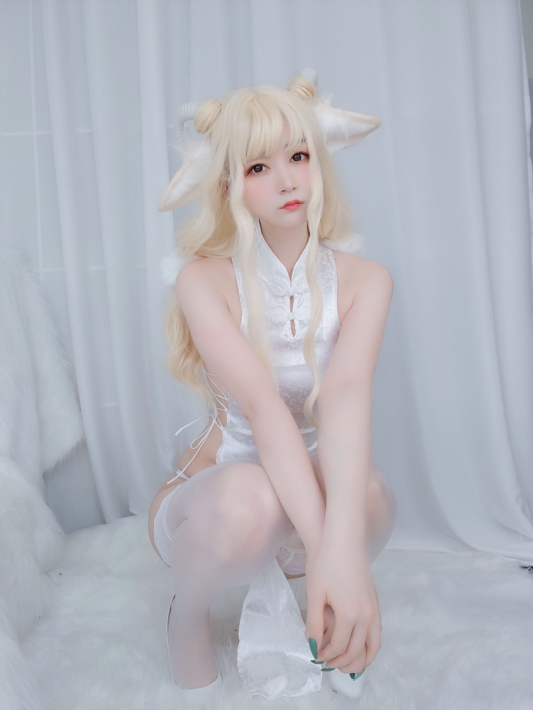 COS Welfare Miss Coser Silver Silver -White Cheongsam
