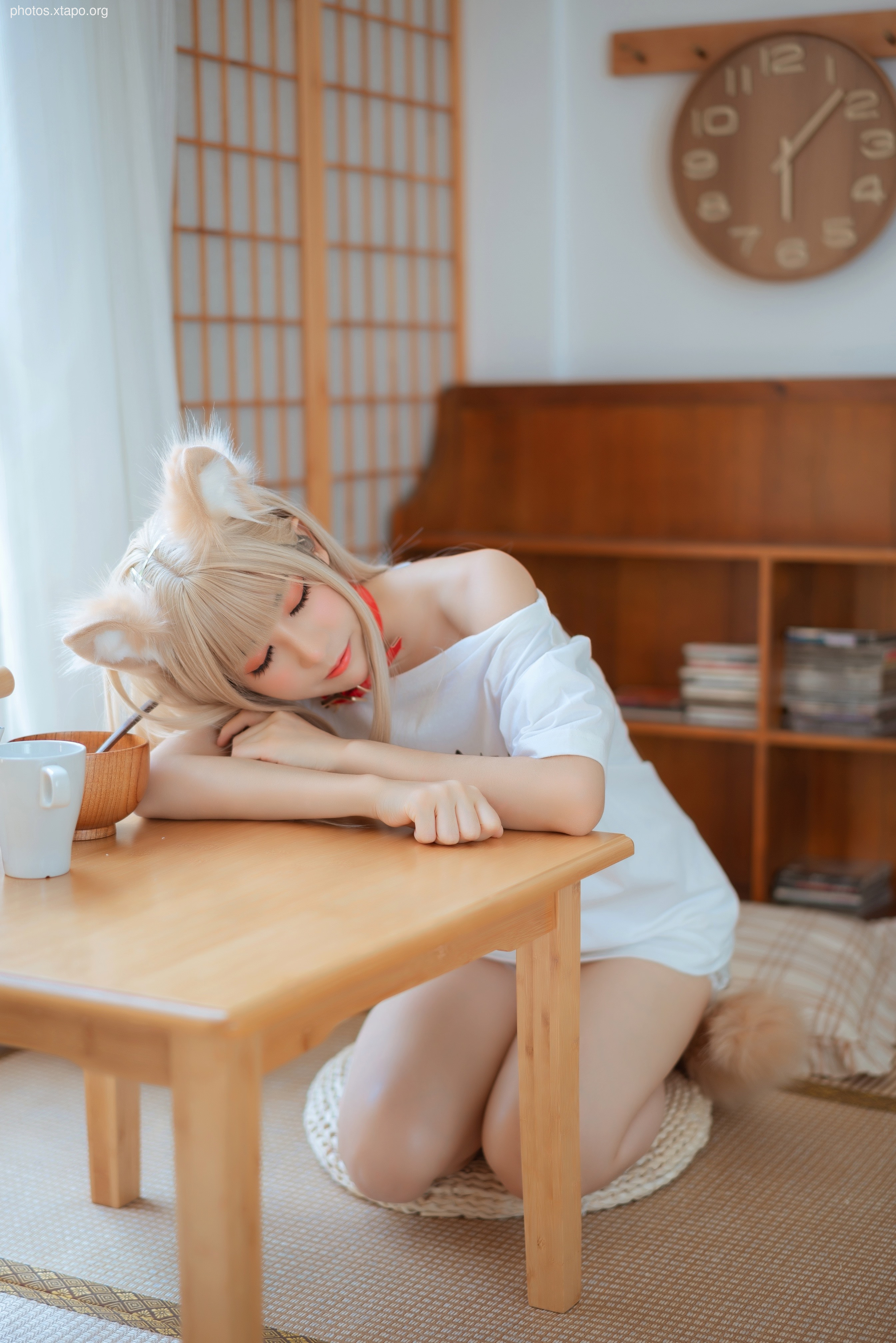 Clothing and cat girl yellow bean flour