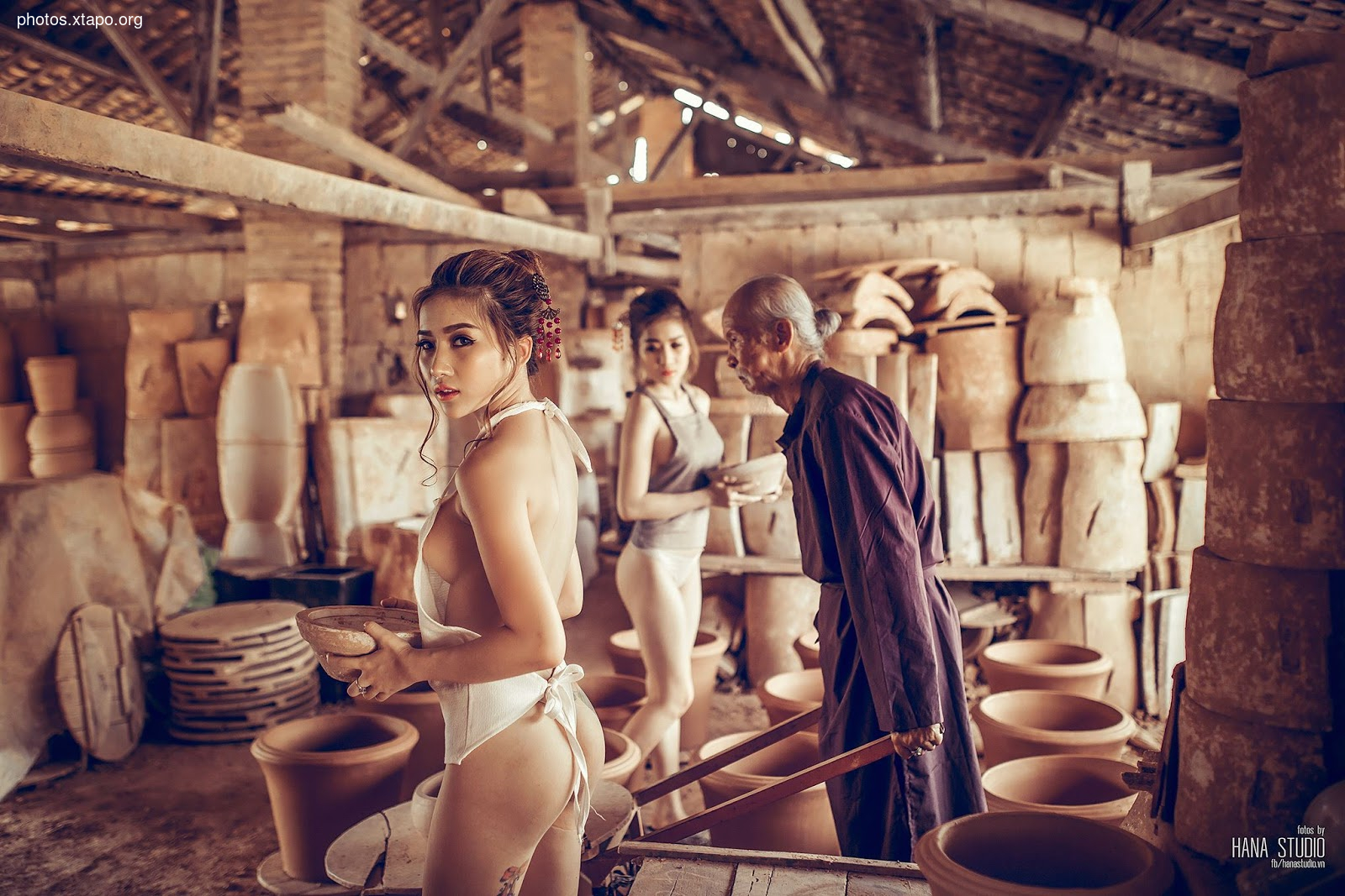 Female village of pottery village passionately learn vocational training