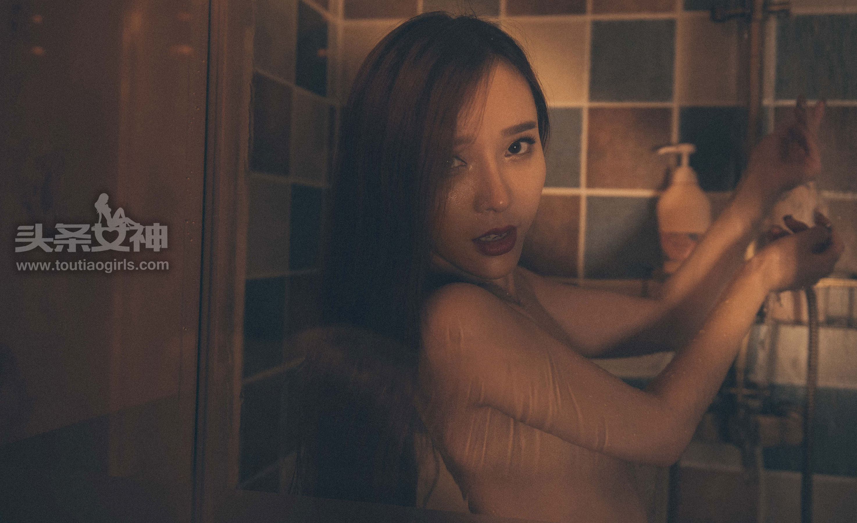 Ai Xiaoqing's Goddess Exploration Shop Water Platinum Palace Headline Goddess