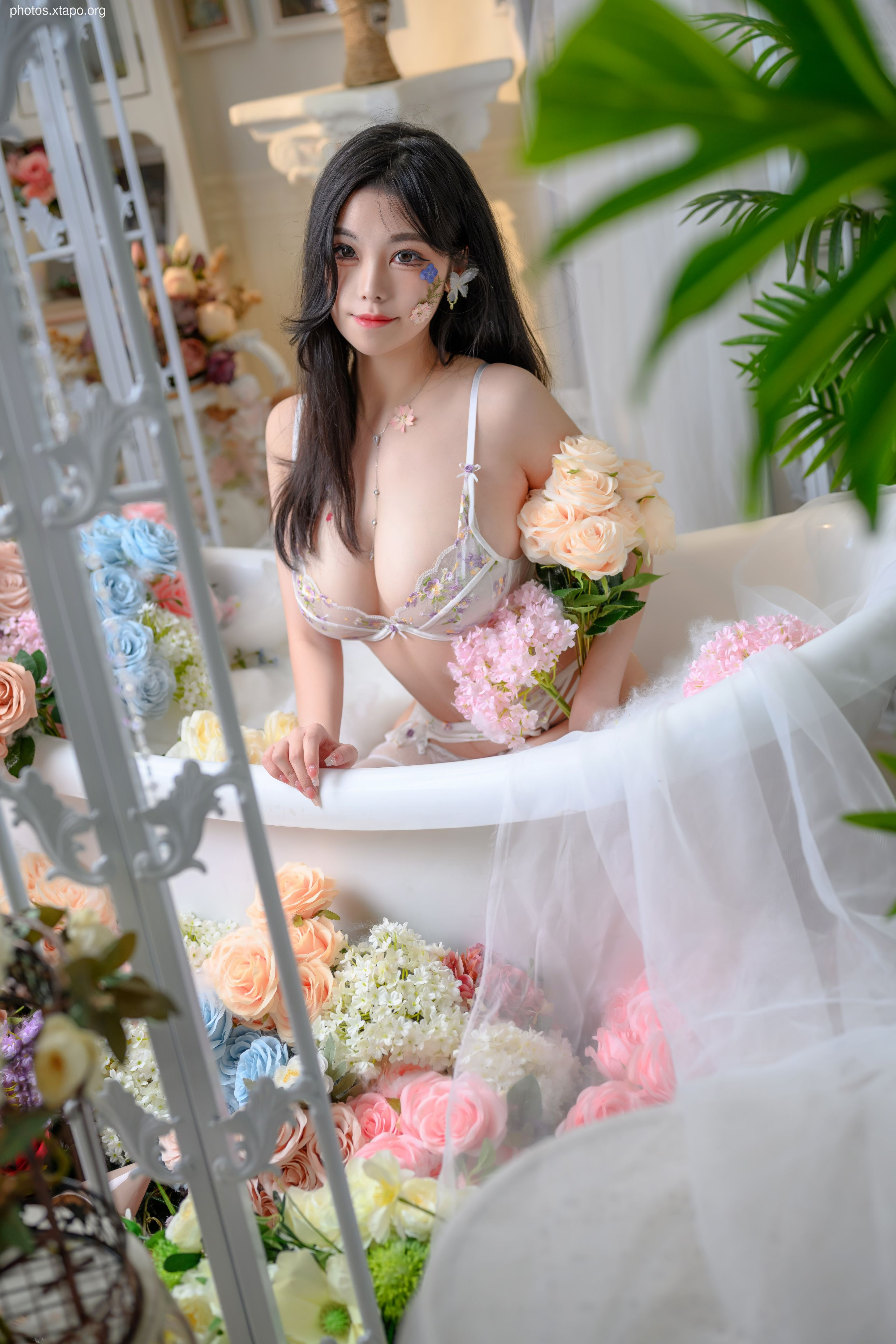 Honey Cat Qiu -Flower Room Girl (May 29th Member Resources)