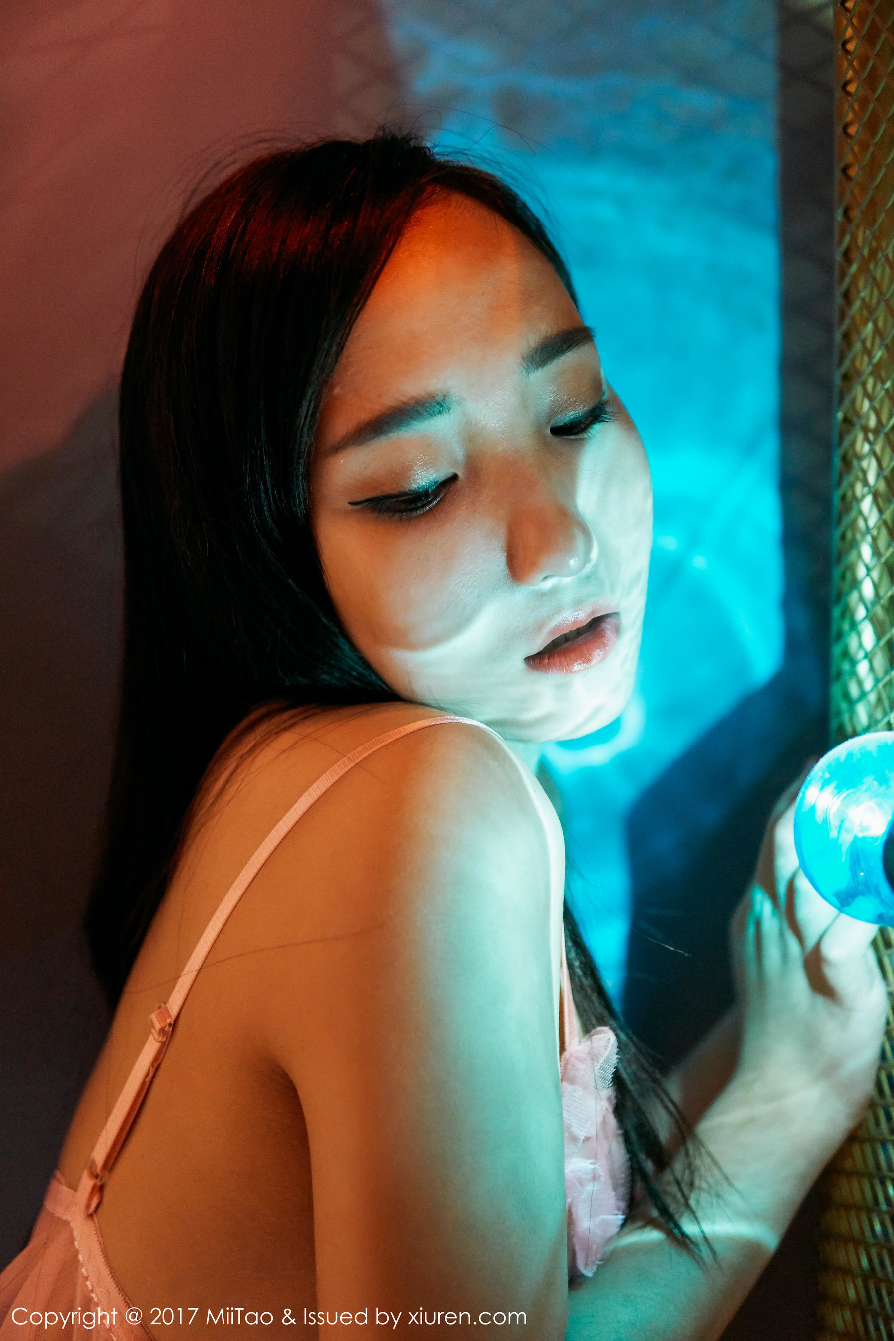 Ruixin Human Photography Under the Light Miitao Vol.086