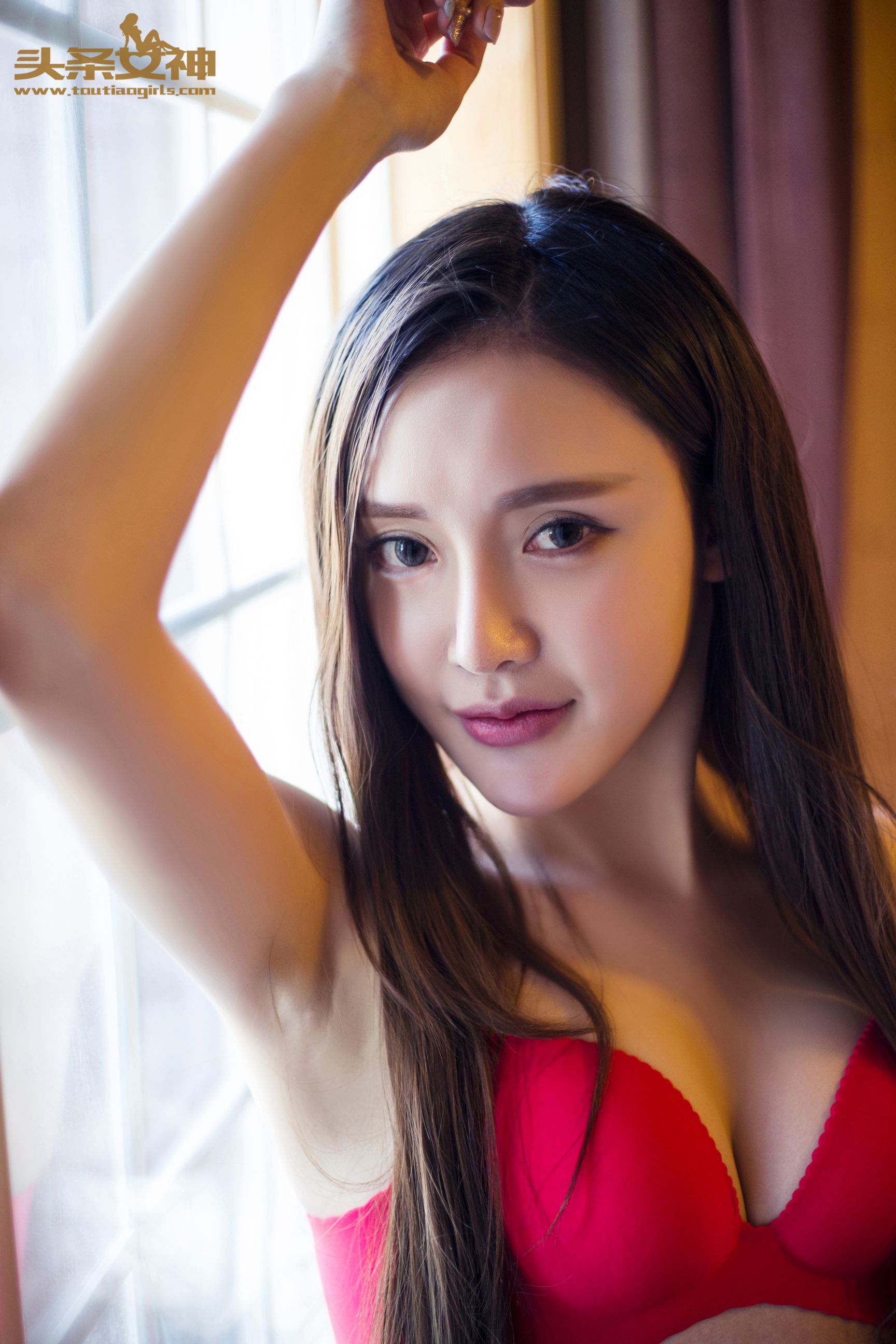 Cui Zhaoyan's Snow House Bikini Headline Goddess