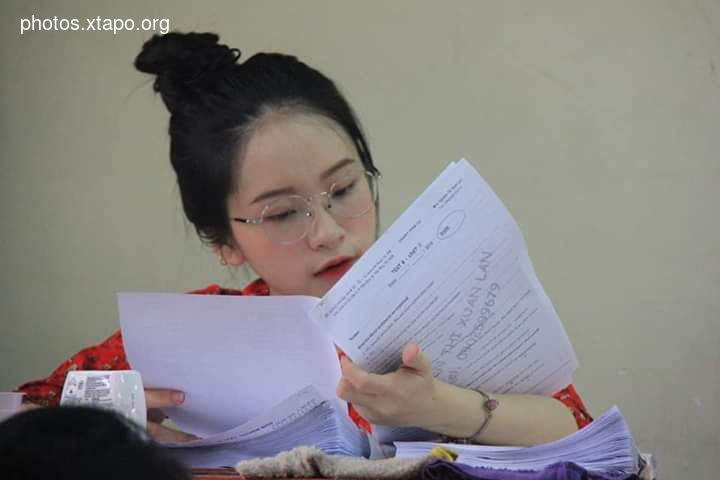 The teachers made parents stand still