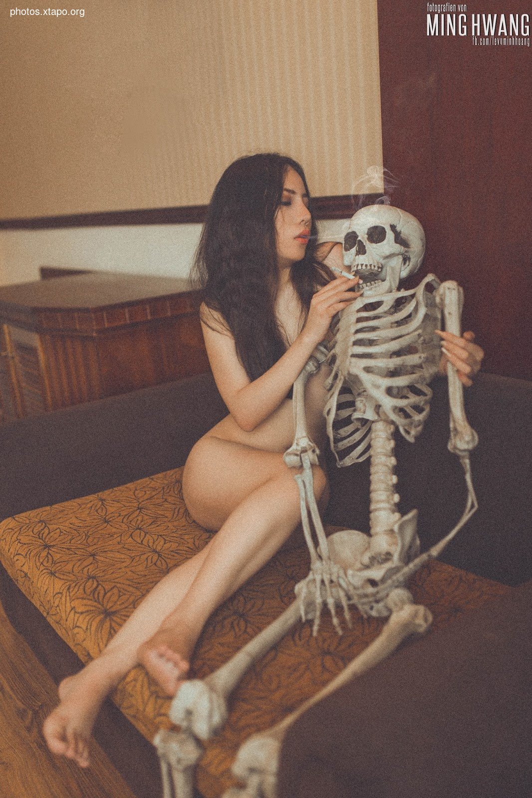 Making friends with pictures, having sex with skeleton