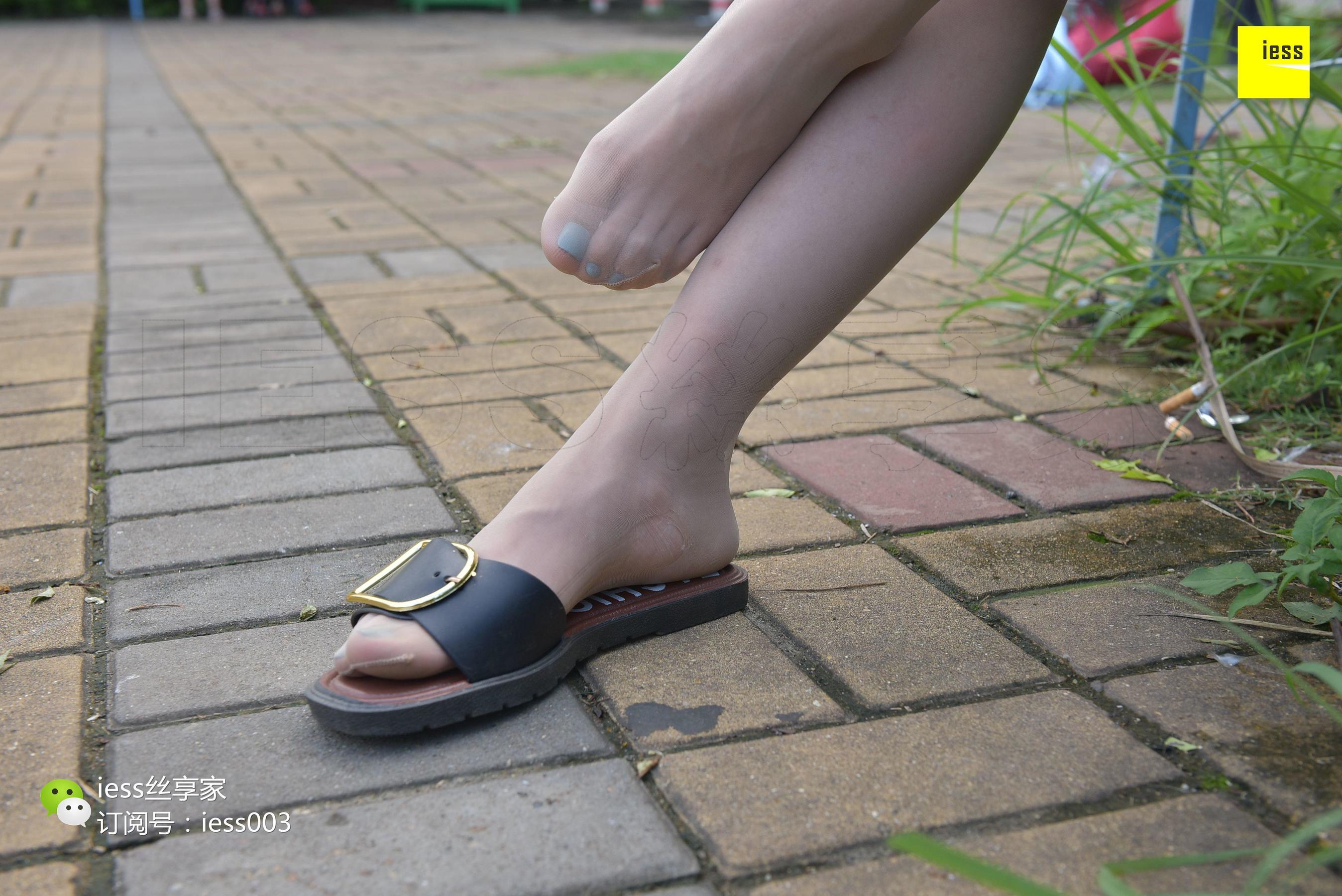 Si Xiangjia 036 Junjun Air Conditioning with watermelon sandals with beautiful feet IESS is thinking about it