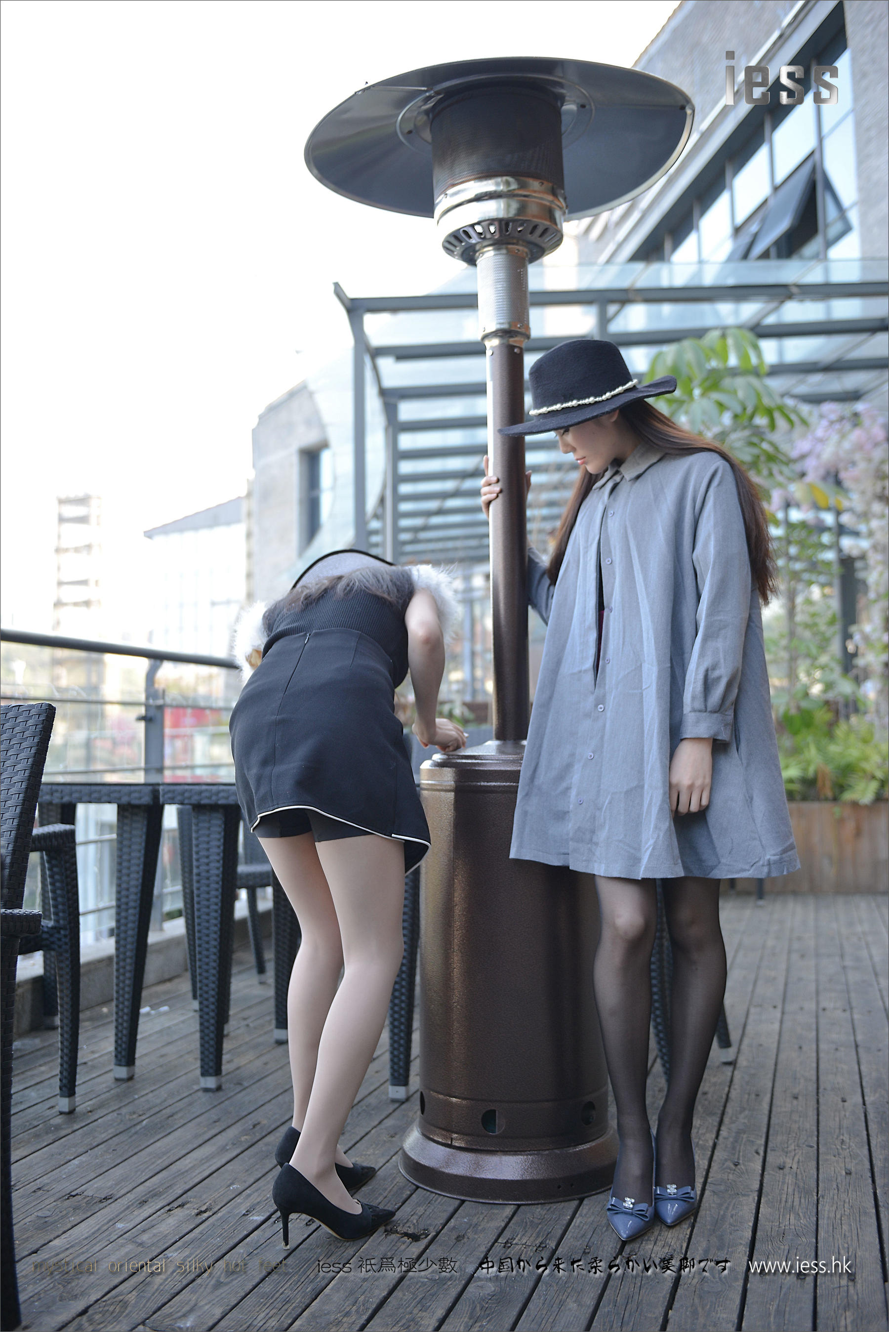 Silk Foot Bento 076 Belly Dance Cong Cong and Sydney Black and White Period Flower 1