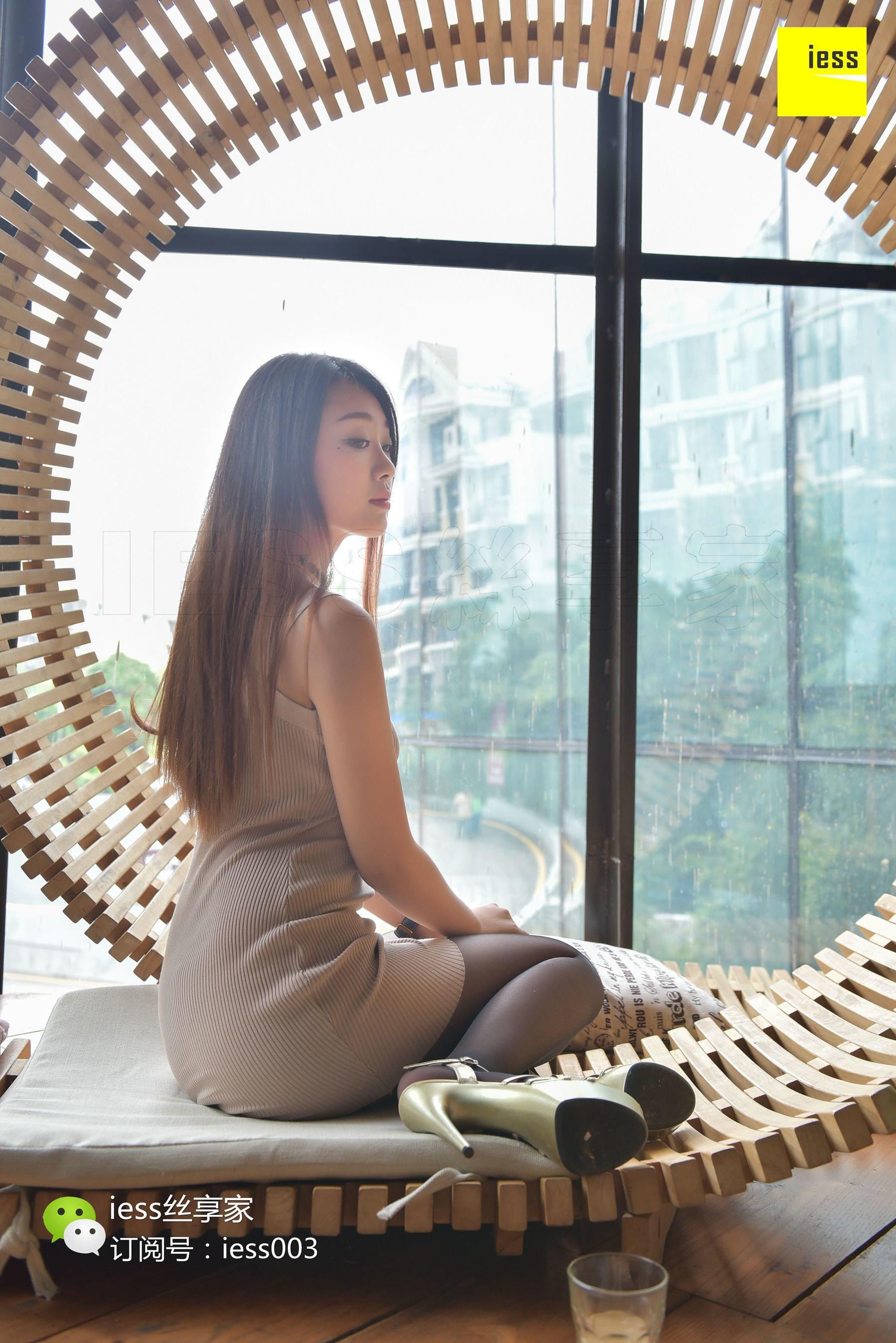 Silkxiang Home 054 Xiaobei Ultra High Heel Black Silk Girl IESS is thinking about it