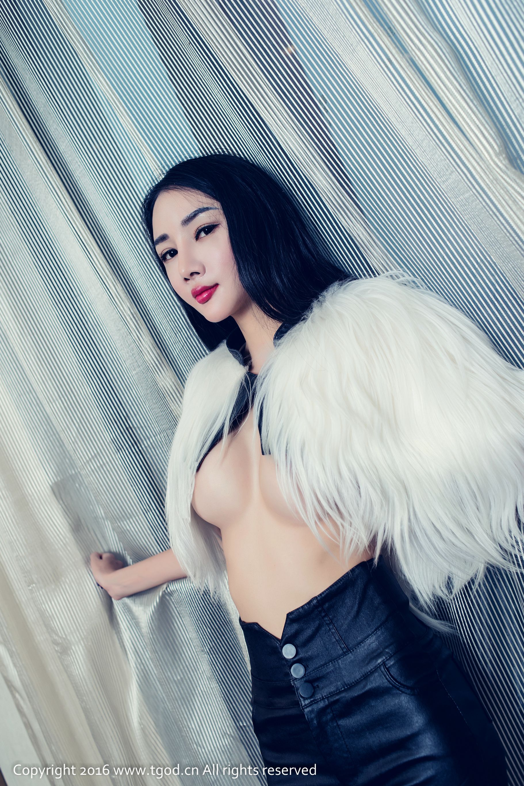 Jessie Jessie Looming Display Royal Girl