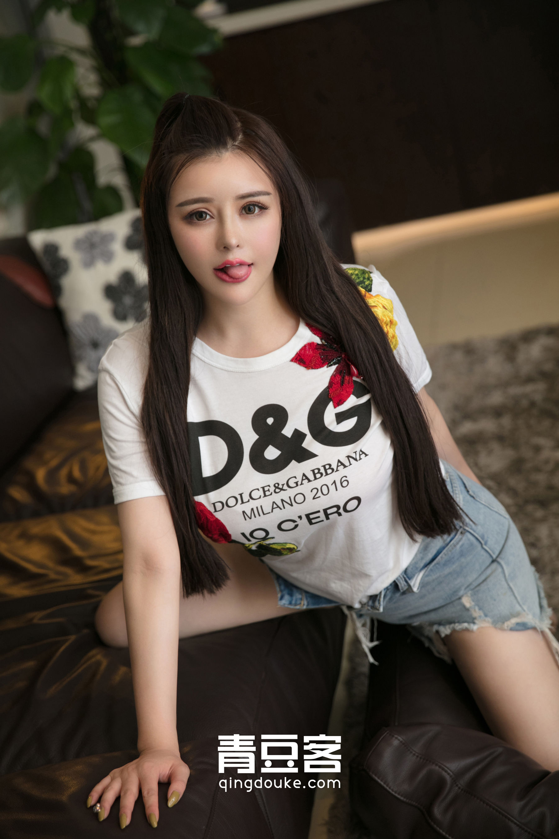 Big Eye Beauty Gold BABY Outdoor Swimming Pool Fighting Photo Show Dama Qingdouke qingdouke