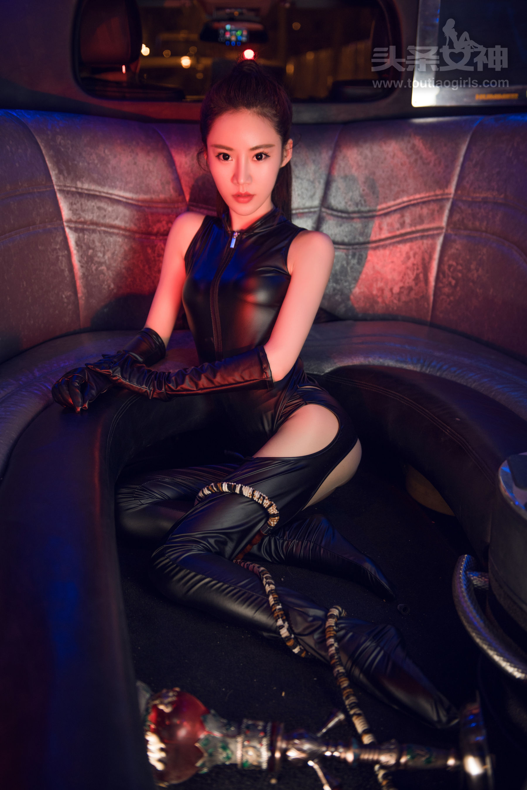 Fan Anni's Black Leather Jacket Extreme torture Headline Goddess